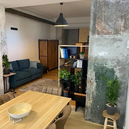 Apartmán Loft Urban Garden: 4 People - Wifi Fiber - Terrace